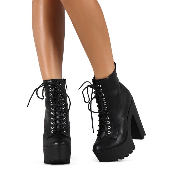 Breckelles Shoes - Breckelle’s Platform Lace Up Chunky Heel Boots